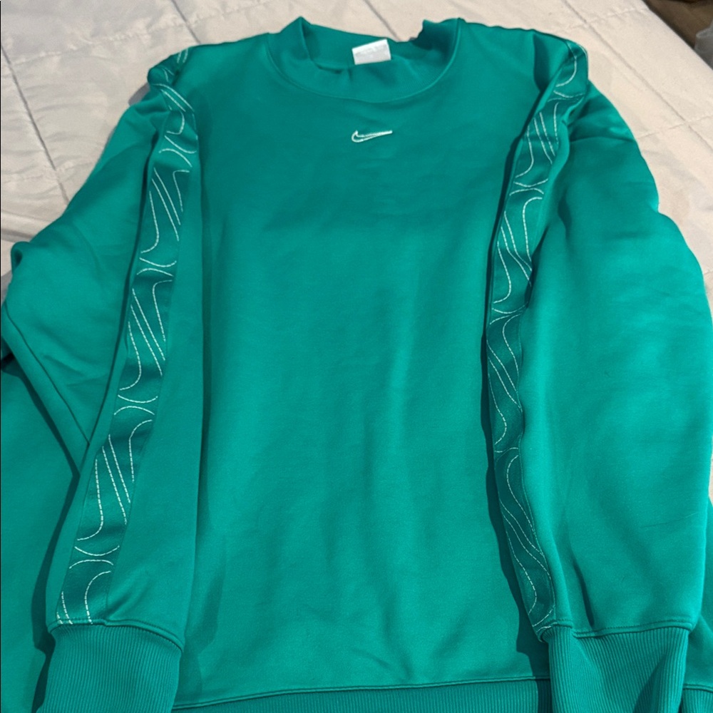 Nike Women's Green Sweatshirt with Patterned Sleeves